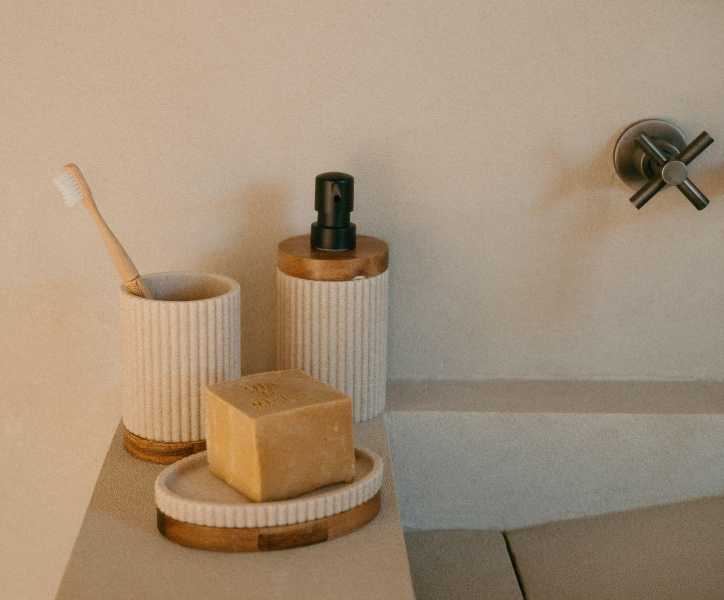 Beige Bathroom Dispenser, Polyresin and Acacia Wood, Ø8×18 cm, Andrea House