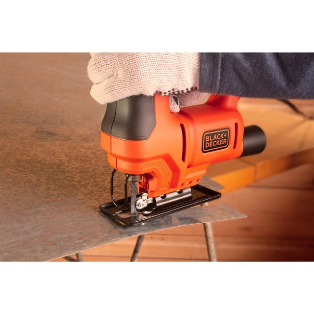 Black&amp;Decker BES602-QS 400W 18mm jigsaw with a saw blade