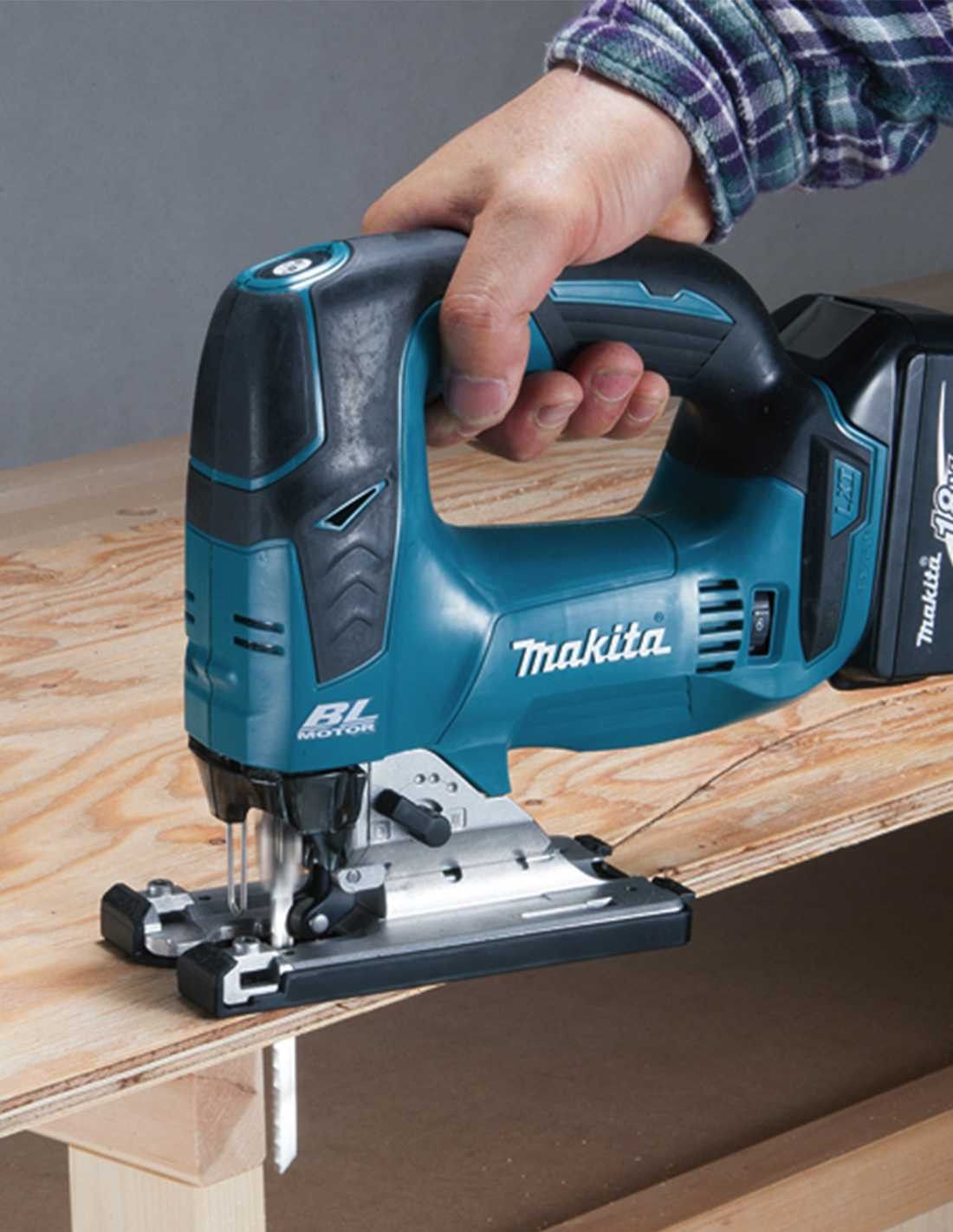 Makita kit with 8 tools + 3 5.0Ah bat + charger + 2 bags DLX8171BL3