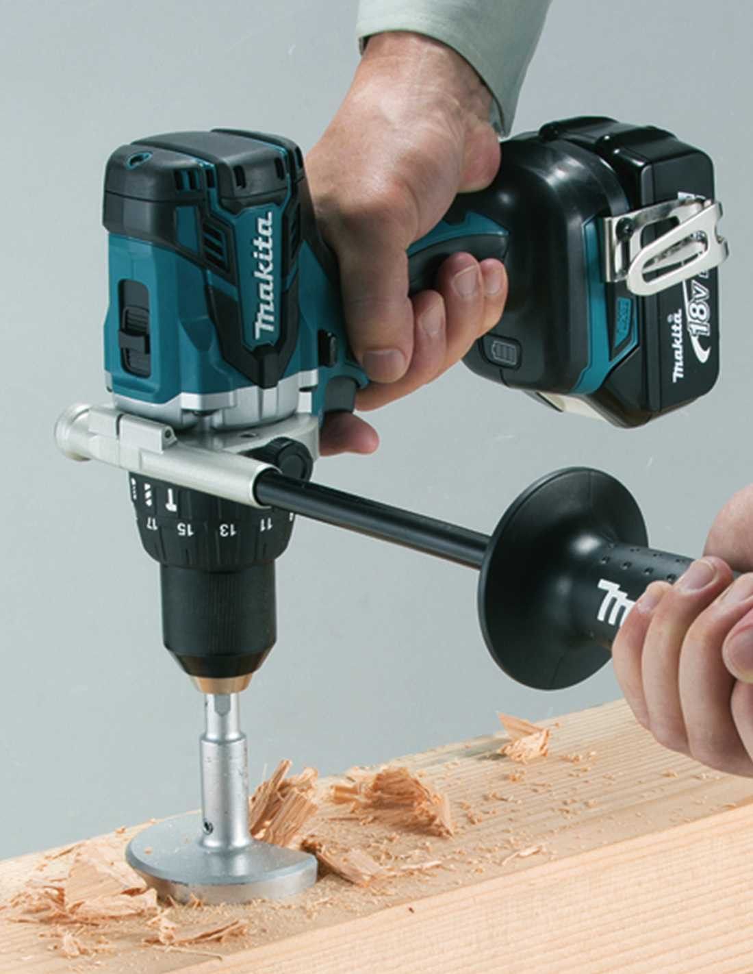 Kit Makita Taladro percutor DHP486 + Mini-amoladora DGA504 + 2bat 5Ah + cargador + bolsa LXT600 DLX2484BL2