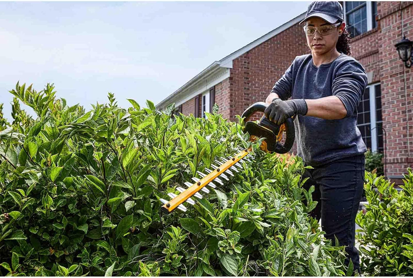 Dewalt DCMHT573N XR Flexvolt 65cm Hedge Trimmer