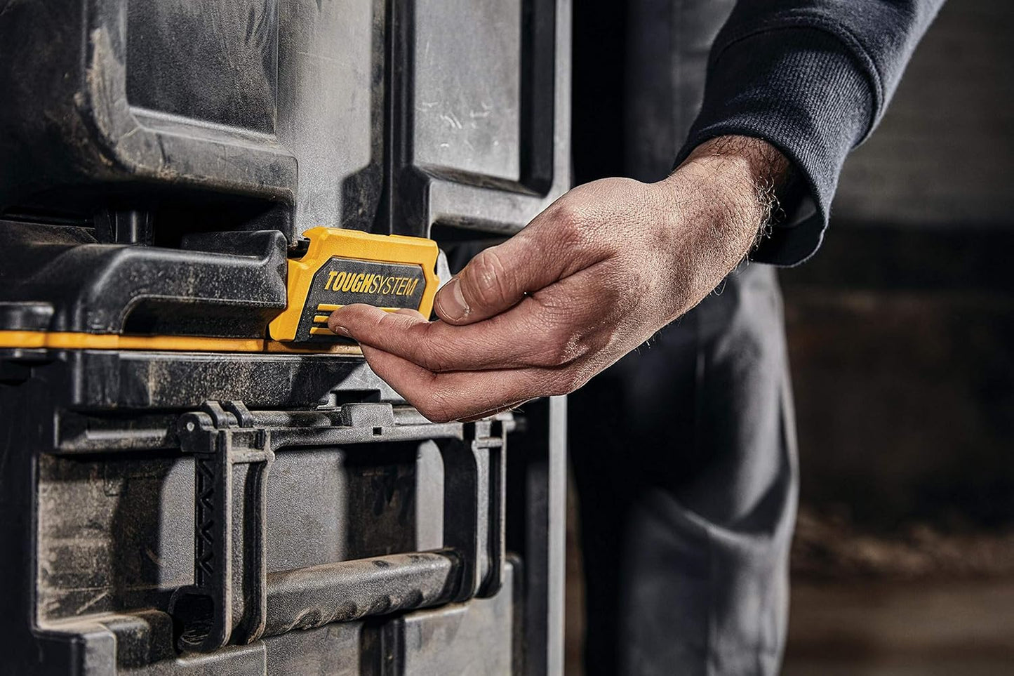 Caja de herramientas con asa y ruedas TOUGHSYSTEM DS450 Dewalt DWST83295-1