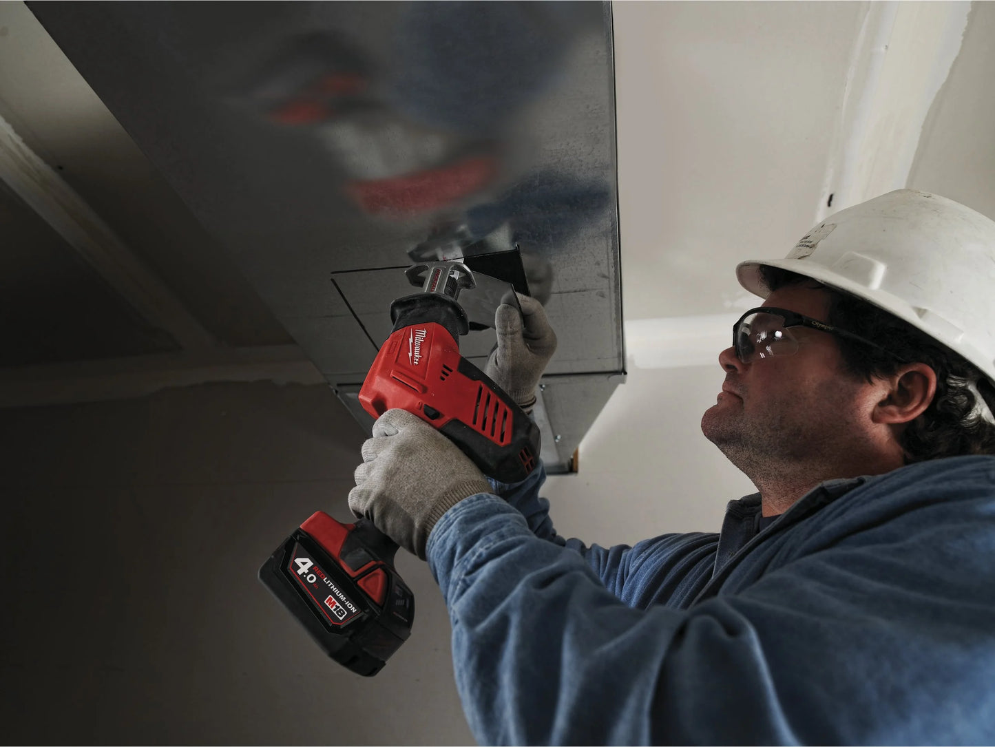 Sierra de Sable M18 con 2 batería 4Ah + cargador + bolsa Milwaukee C18 HZ-402B