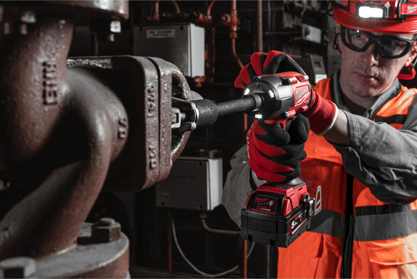 M18 FUEL 1/2" Medium Torque Impact Wrench With Milwaukee M18 Friction Ring FMTIW2F12-502X